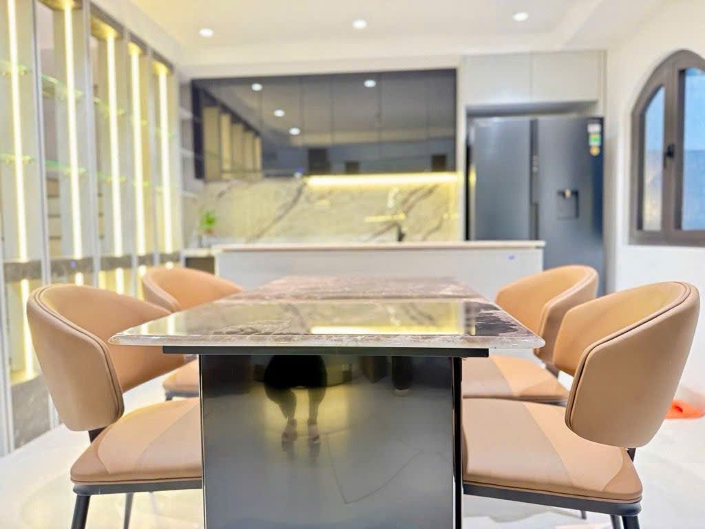 Bán nhà ngõ 38 Xuân La DT 35m x 5 tầng đầy đủ đồ đạc xịn giá 10.8 tỷ